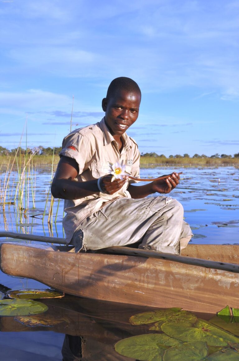 Guide im Mokoro Okawando Delta