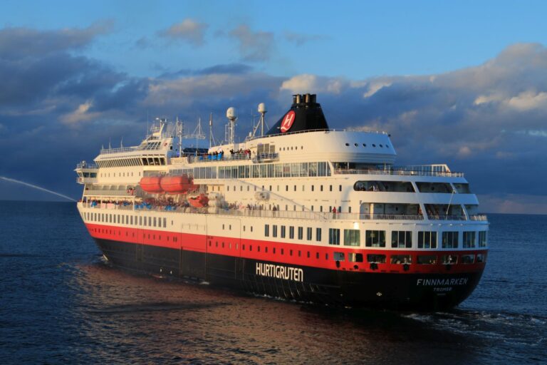 Norwegen Hurtigruten MS Finnmarken