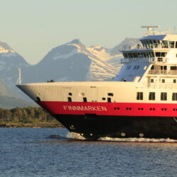 MS Finmarken Schiffsbegegnung 2015