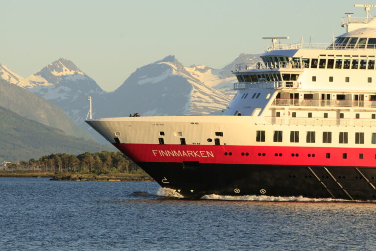 MS Finmarken Schiffsbegegnung 2015