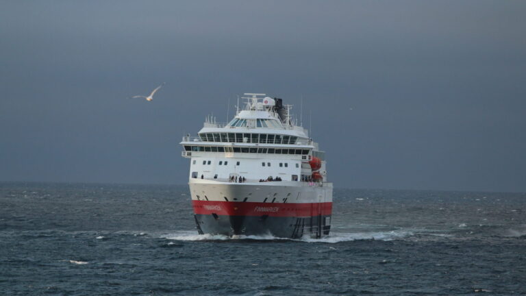 MS Finmarken Schiffsbegegnung 2017
