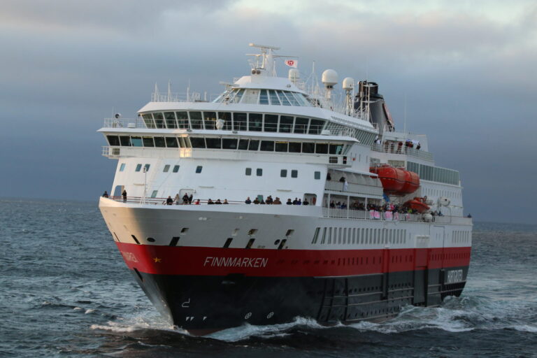 MS Finmarken Schiffsbegegnung 2017