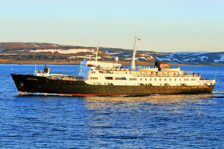 MS Lofoten - Schiffebegegnung