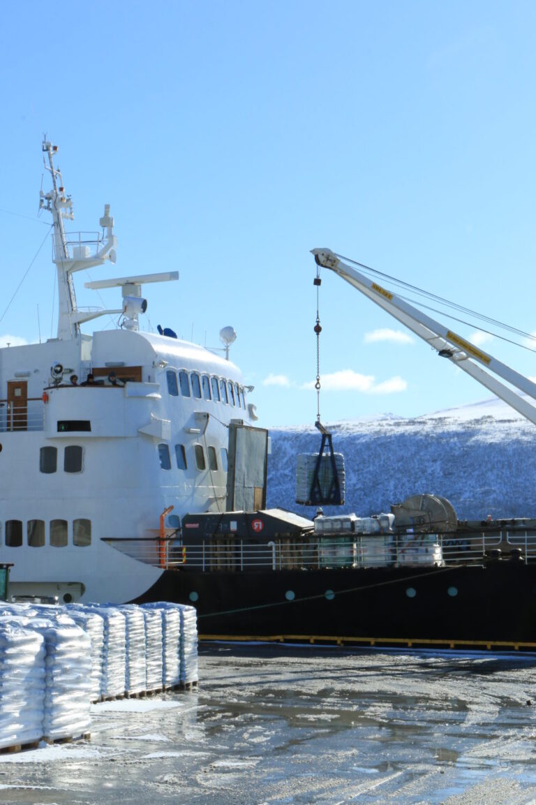 MS Lofoten Beladevorgang