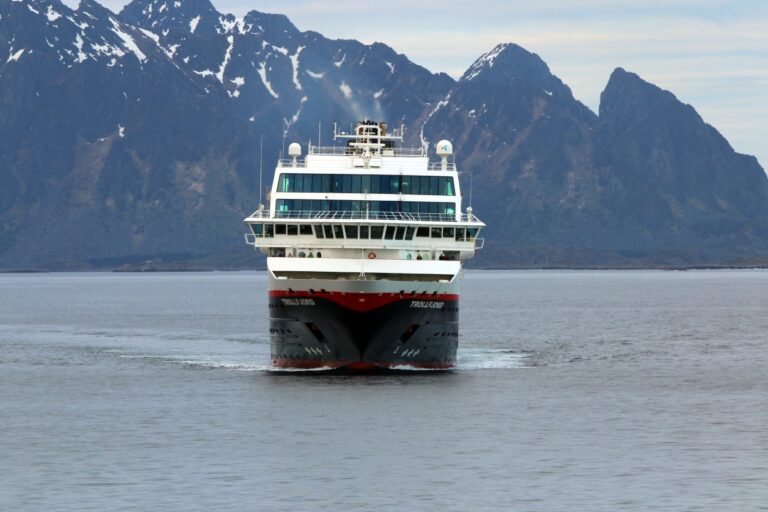 Norwegen Hurtigruten MS Trollfjord
