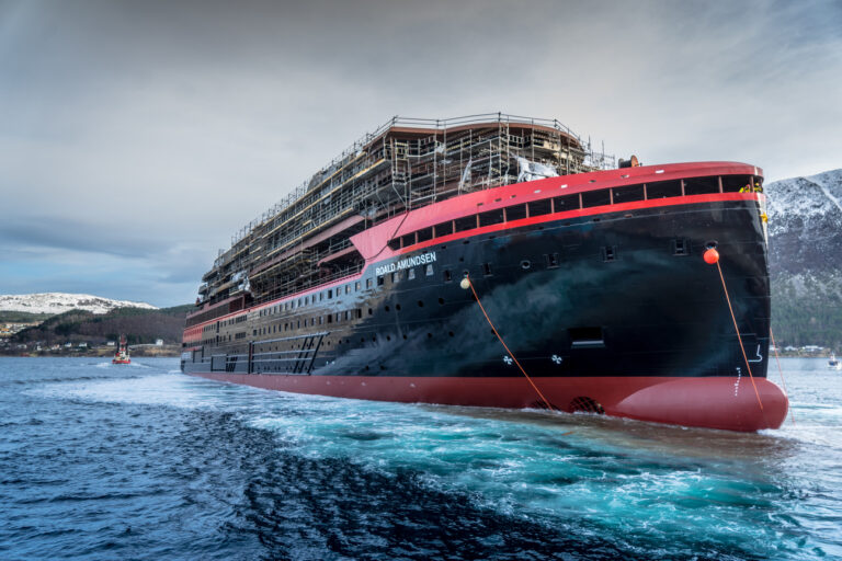 MS Roald Amundsen Hurtigrute ©Horst Reitz