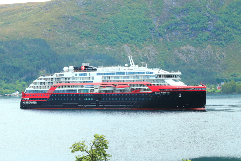 MS Roald Amundsen Hurtigrute 2018 ©Horst Reitz