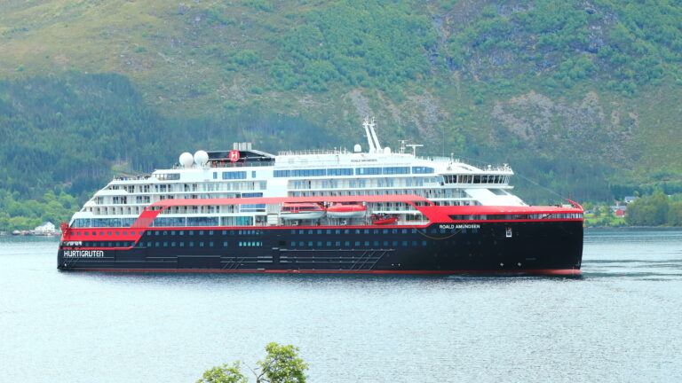 MS Roald Amundsen Hurtigrute 2018 ©ExtraHR