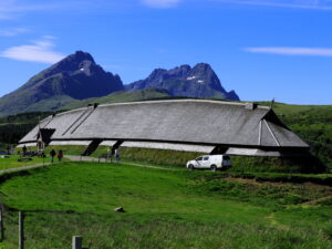 Norwegen Lofoten Wikinger Langhaus