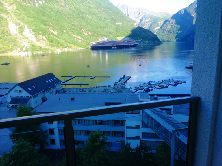 Hotel Geiranger mit Fjordblick, H