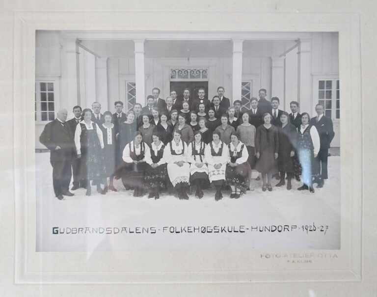Dale Gudbrands Gard, Hundorp