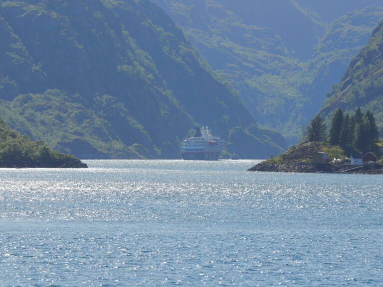 MS Trollfjord, Lofoten, Norwegen @Horst Reitz2022