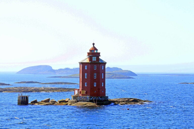 NorwegenKjeungskjaer am Bjungfjord Leuchtturm