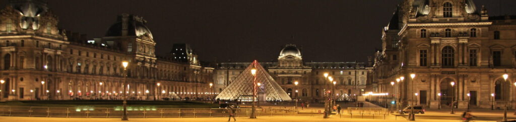 Paris Louvre bei Nacht Frankreich Panorama ©Horst Reitz