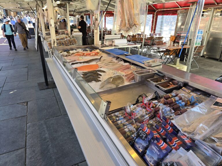 Bergen Fischmarkt täglich im Sommer 2024