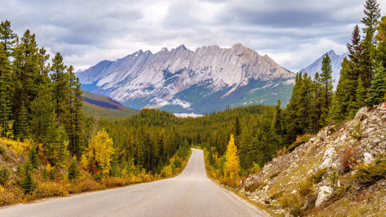 Kanada Colin Gebirge von Maligne Lake Road bei Jasper NP