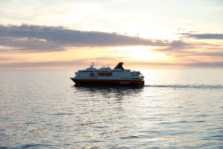 Postschiff Hurtigruten MS Nordnorge ©ExtraHR
