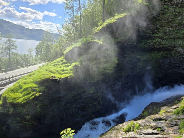 Svandalsfossen Sauda Motorrad ©ExtraHR