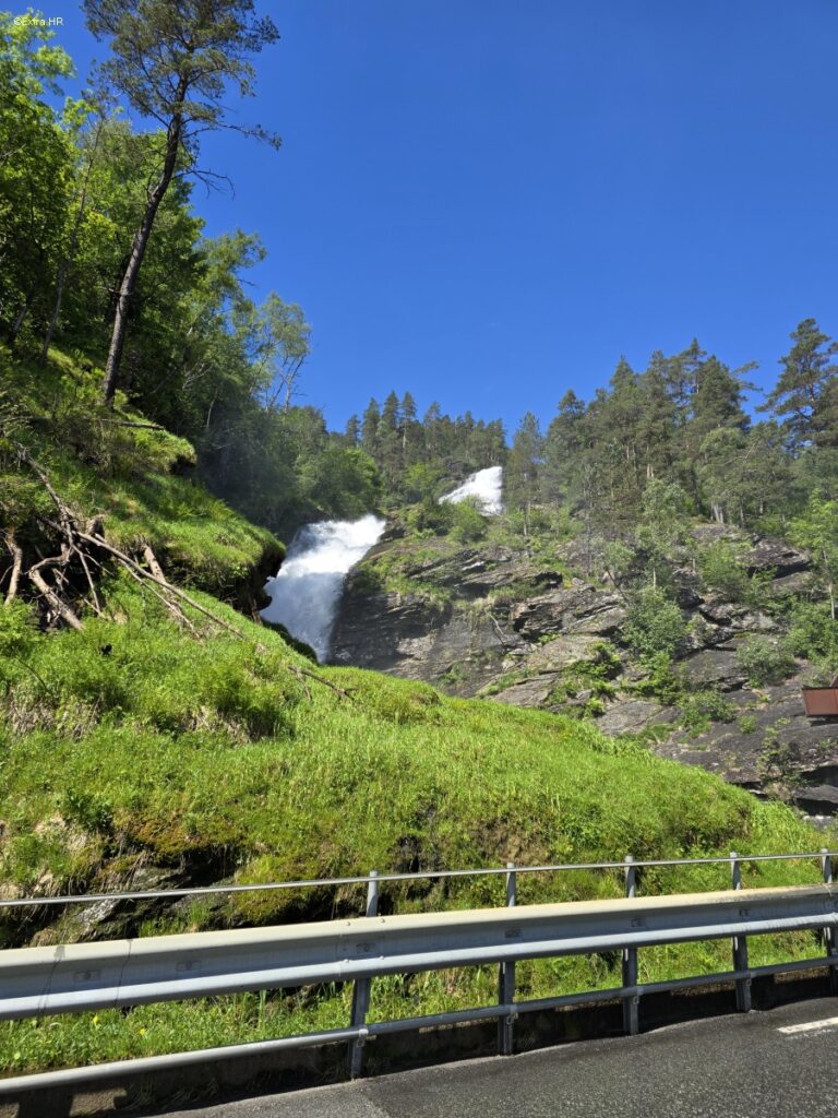 Svandalsfossen Sauda Motorrad ©ExtraHR