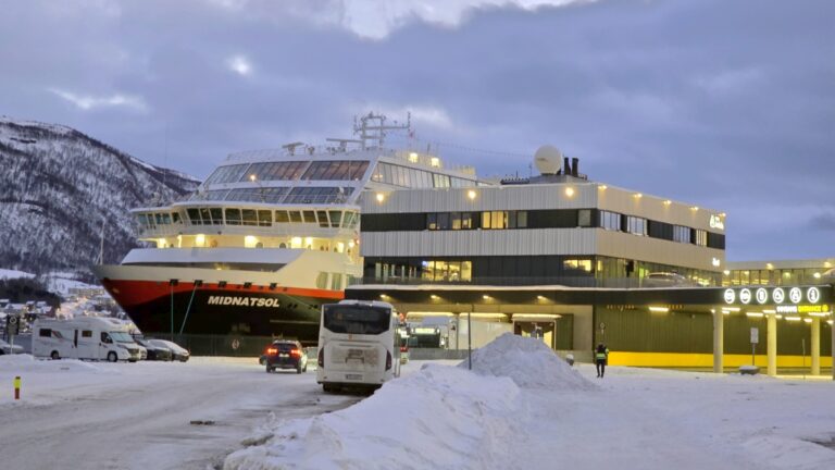 Tromso Midnatsol Winter
