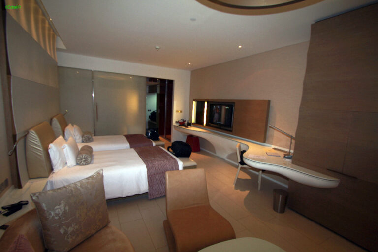 Abu Dhabi Yas Hotel ©ExtraHR 101