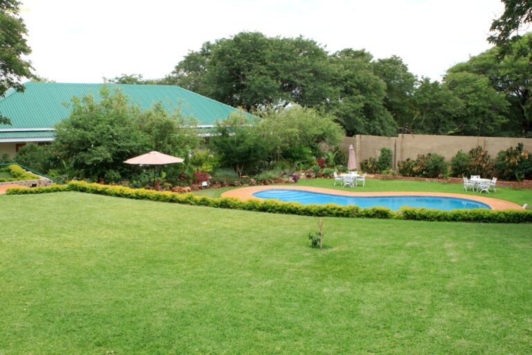 Zimbabwe 07a Vik Falls Batonga Guest Lodge