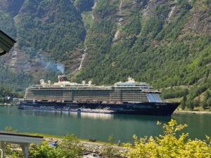 Mein Schiff 4
