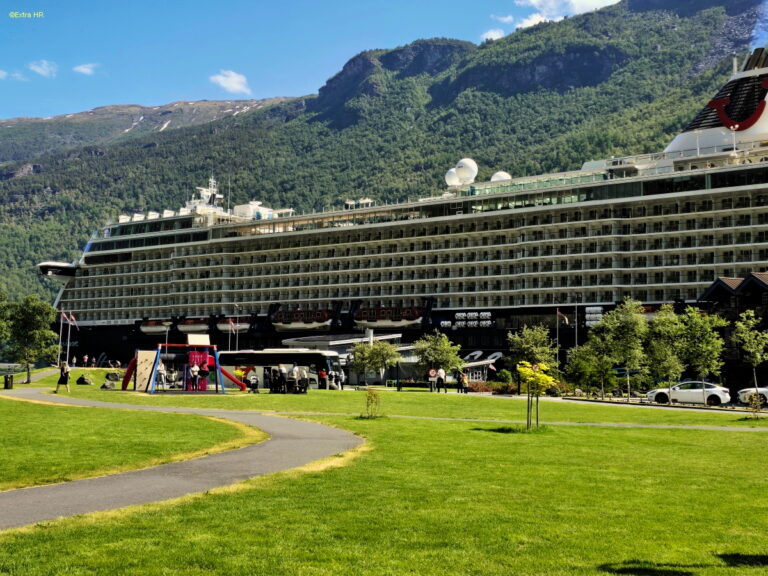 Mein Schiff 4